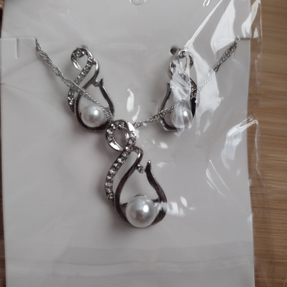 Silver pearl earrings and necklace